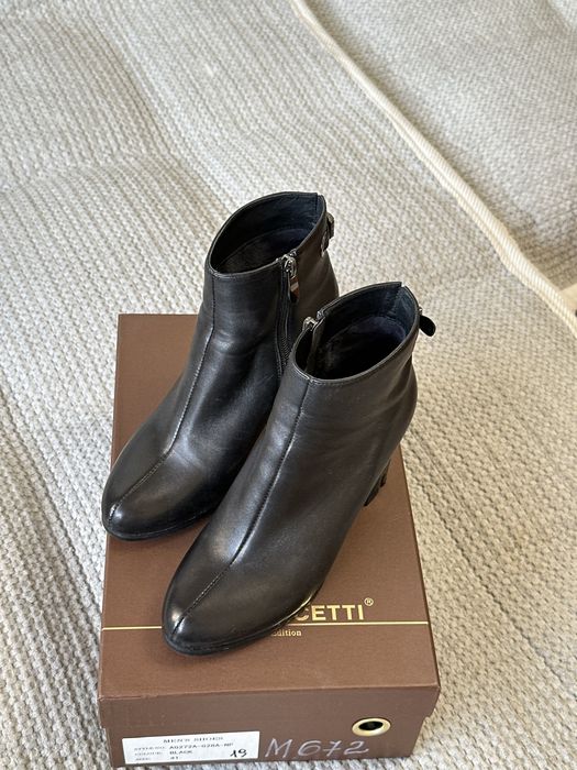 Босоножки на каблуке кожа