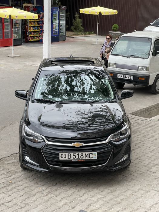 Chevrolet Onix  Premier 2