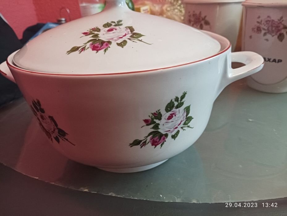 Порцеланов супник