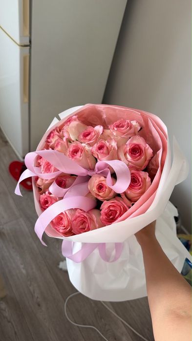 Розовые розы 19шт