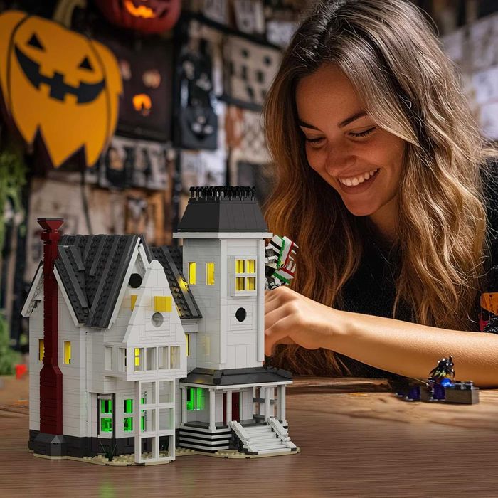 Конструктор Битълджус Къща 1851 части + LED осветление (Съвместим с LEGO) НОВ