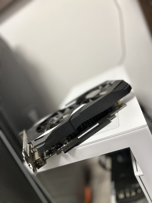 Se vinde Gtx 1650 4gb
