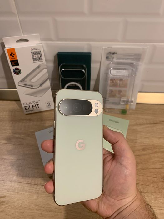 Google Pixel 10 Pro, 16GB Ram, 256 GB (UFS 4.0), 100% Baterie (25 cicluri), Culoare Jade, FullBox (In Garantie)
