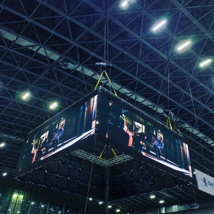 Tadbirlar uchun ekran svetomuzika metallokonstruksiya