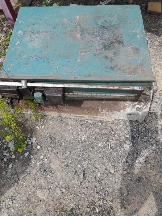 Продаю весы напольный  .