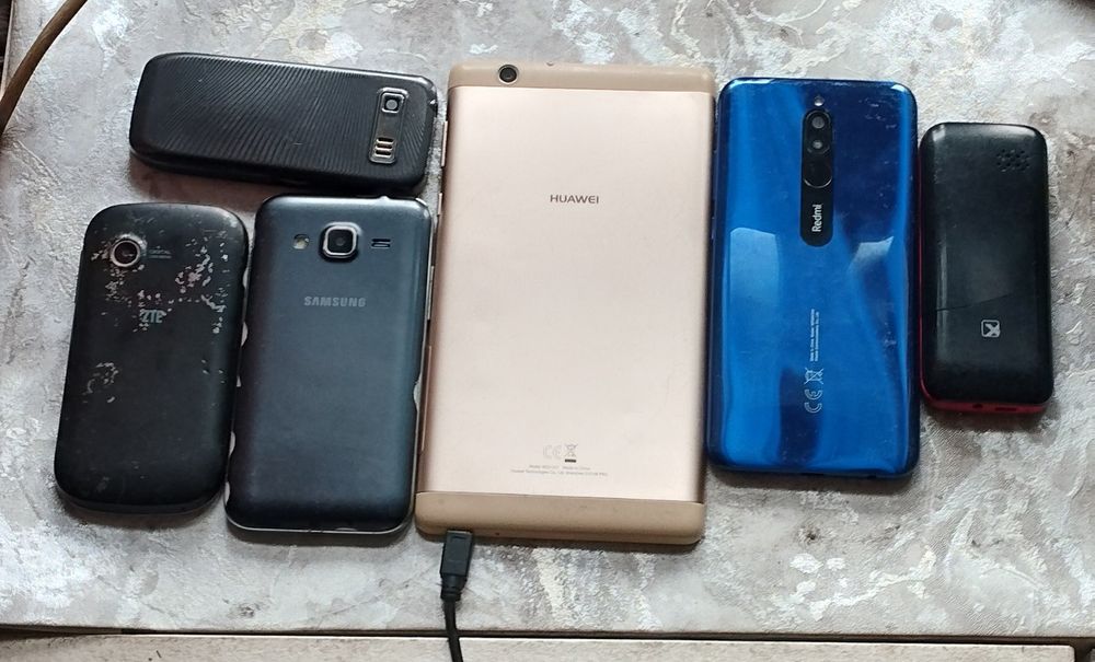 Телефоны, планшет на запчасти.