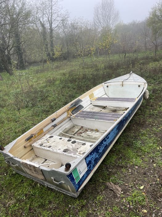Vând barcă de aluminiu 4,3 m