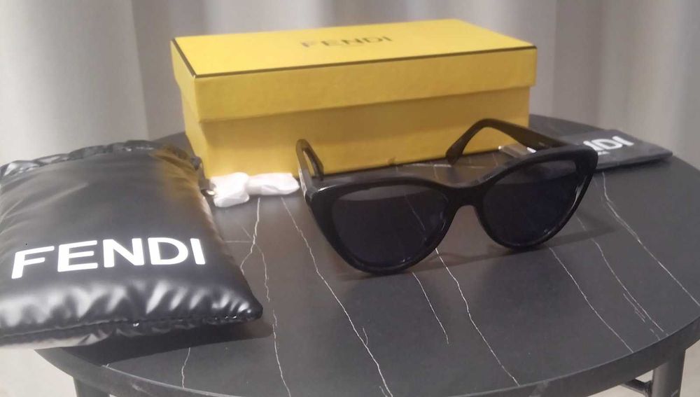 Слънчеви очила FENDI