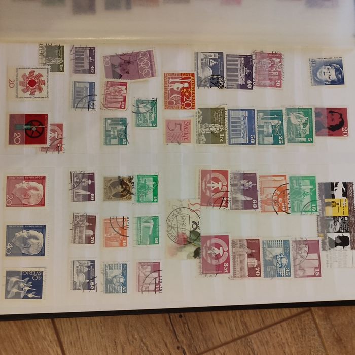 Clasor 16 pagini cu timbre