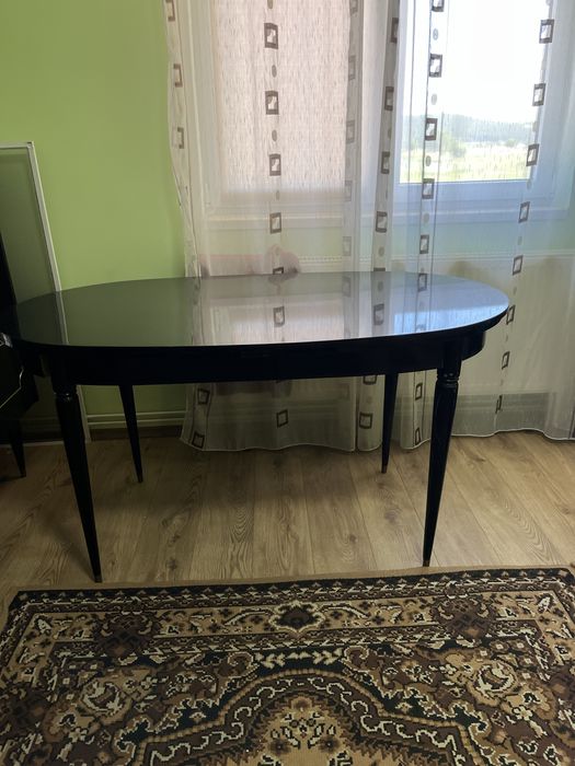 Vând set mobilier vintage elegant pentru living, stare foarte bună, complet, bine păstrat.  ușor negociabil.