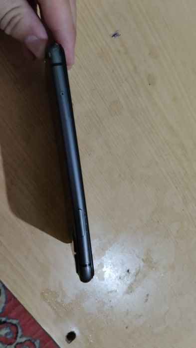 Iphone 11 emkost:72 orqasi singan.ekran almashgan  Face  ID ishlaydi