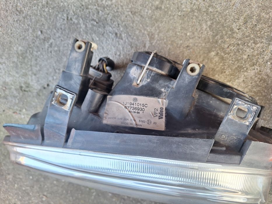 Оригинални фарове с лупи за голф.Имам и без лупи  с ангелски очи...