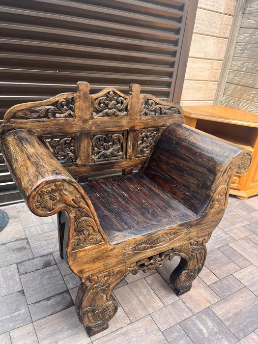 Fotoliu de Rege din lemn masiv sculptat – piesă impunătoare, stil medieval regal