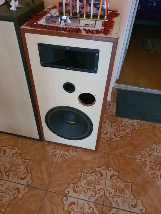 Boxe audio și amplificator
