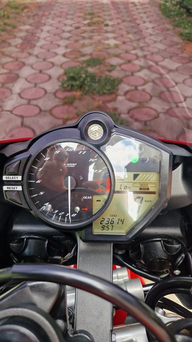 YAMAHA R1 Big Bang