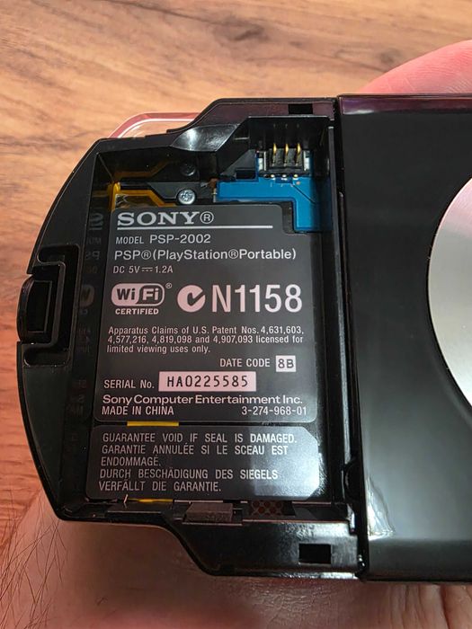 Продам новую PSP 2000 Piano Black