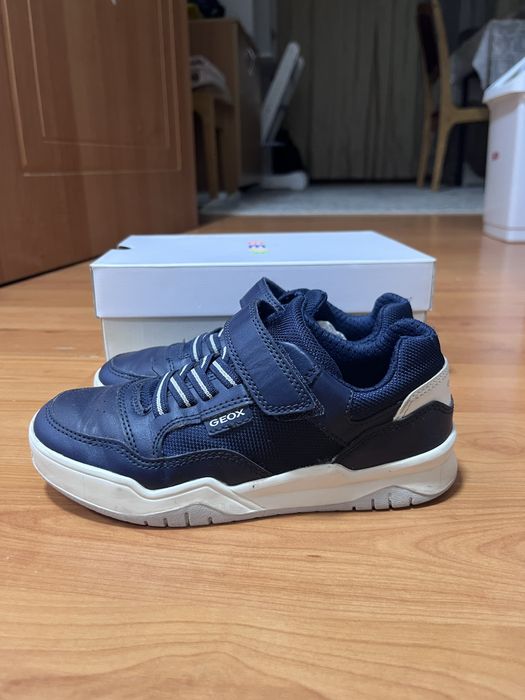 Продам кроссы Geox для мальчика