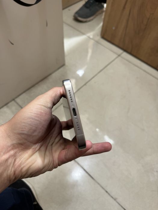 Iphone 15 pro max. SROCHNI SOTILADI