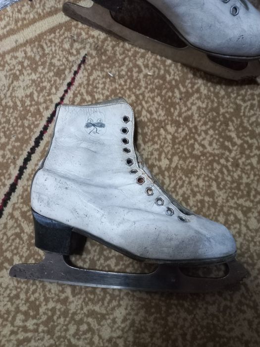 Продам фигурные коньки