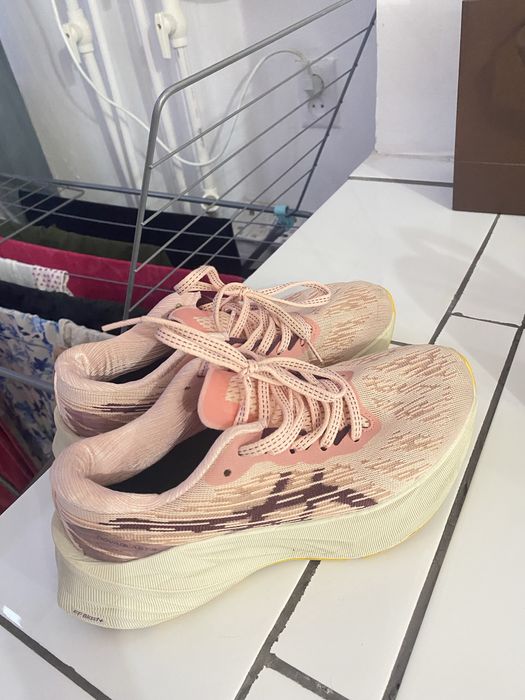 Кроссовка 36 размер