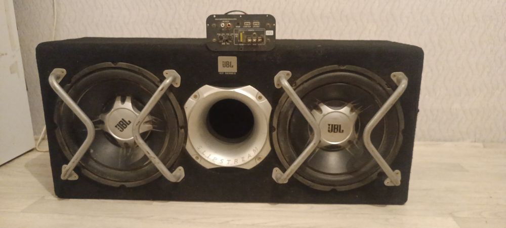 Продам сабвуфер срочно