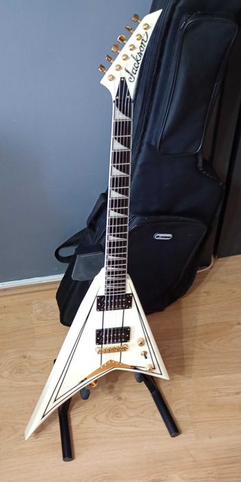 Chitară electrică Jackson Pro Rhoads RRT-3 cu husă, Dunlop StrapLocks și stand Fender