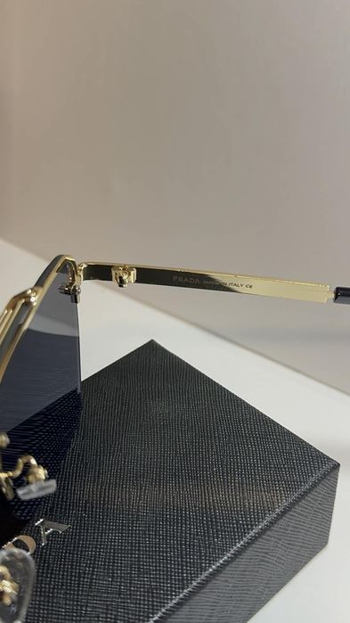 Слънчеви очила Prada