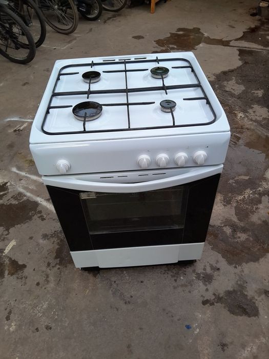 Срочно продаётся газ плита indesit