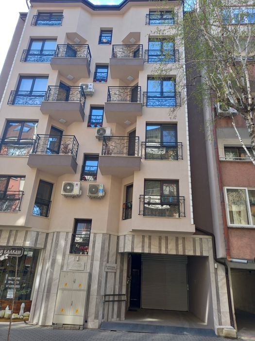 Давам под наем подземно паркомясто