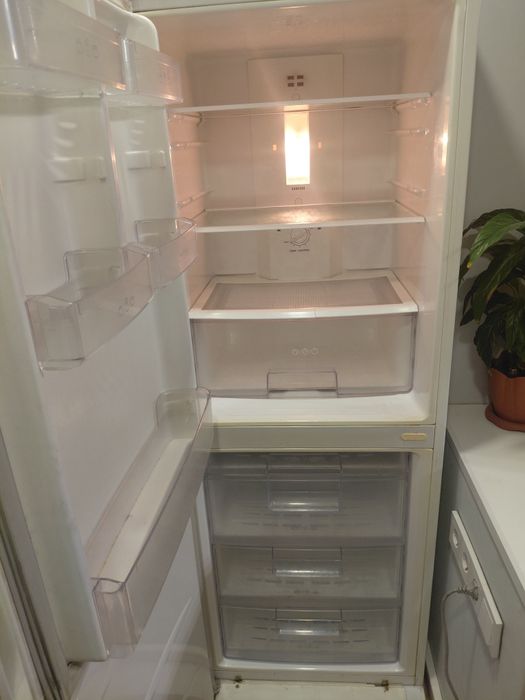 Холодильник Элджи рабочая Доставка есть