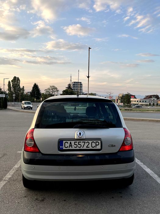 Автомобил Renault Clio 2