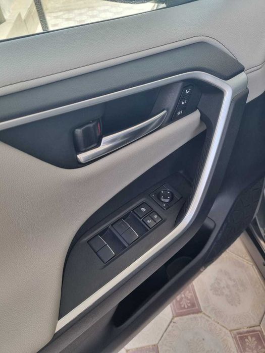 Тойота рав4 2021г, объем 2,5