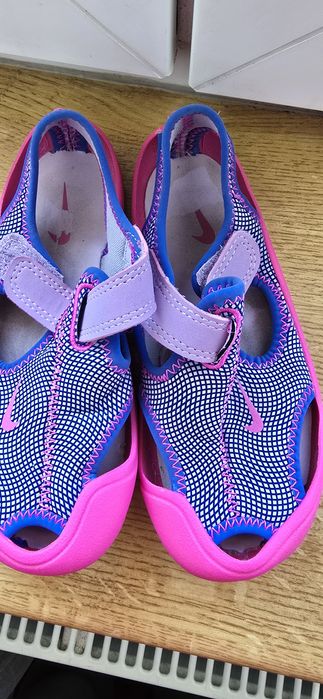 Vând sandale Nike 28