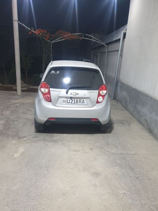 Yaxwi nyata olingan spark yaxwi nyata sotlmoxci