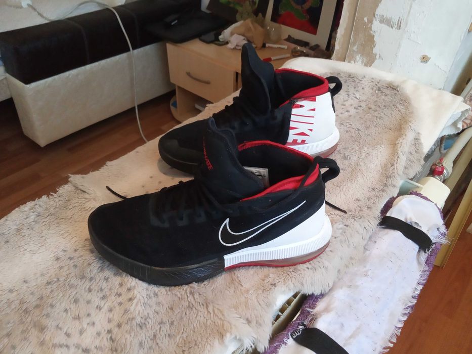 Продам кроссовки мужские