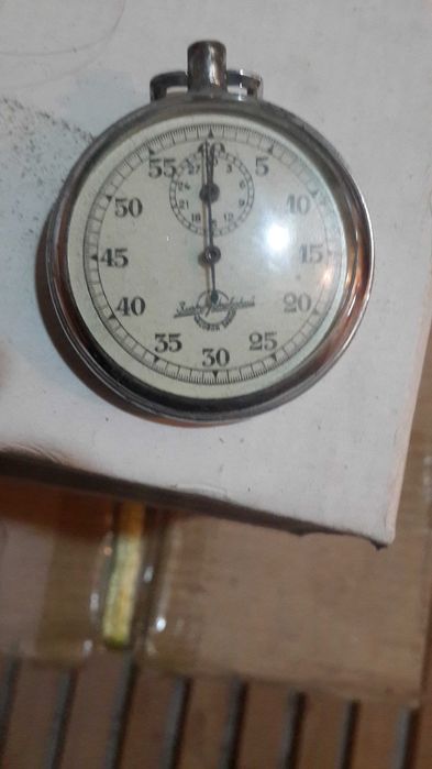 Продаю секундомер (не рабочий) и шагомер СССР.  (рабочий)