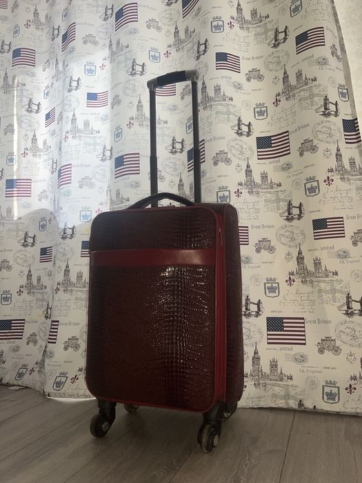 Чемодан 4 колесный бордовый