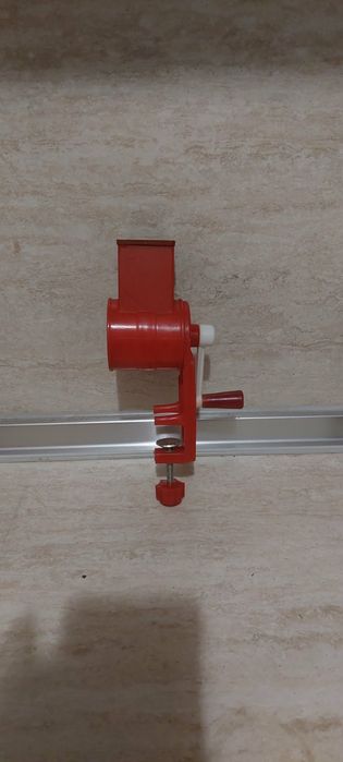 Продавам машинка за мелене на орехи
