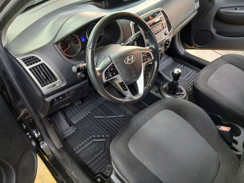 Hyundai i20 2015 1.3 бензин верига 185423км