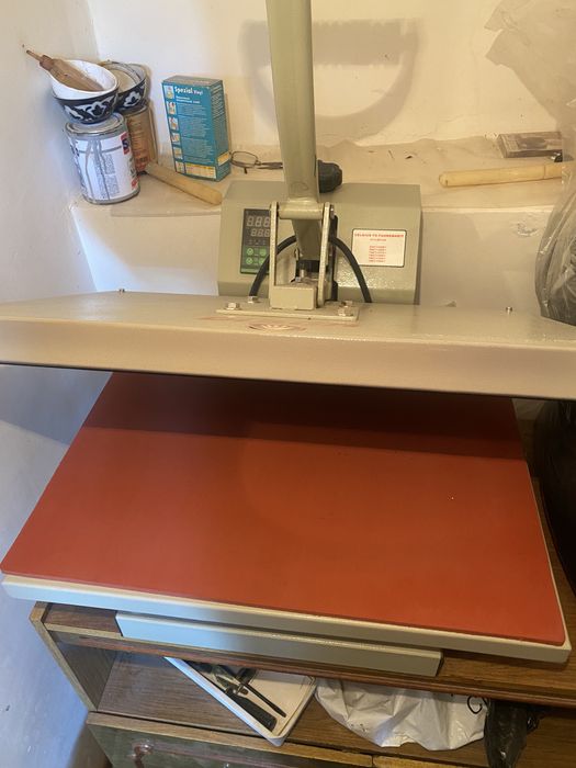 Прес утюг сотилади