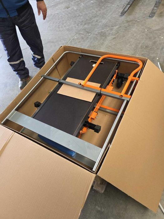 Лека подвижна индивидуална платформа с предпазни парапети