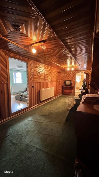 Casă Cu 9 Camere In Rucăr, Teren 1.187 Mp – Potențial Turistic |