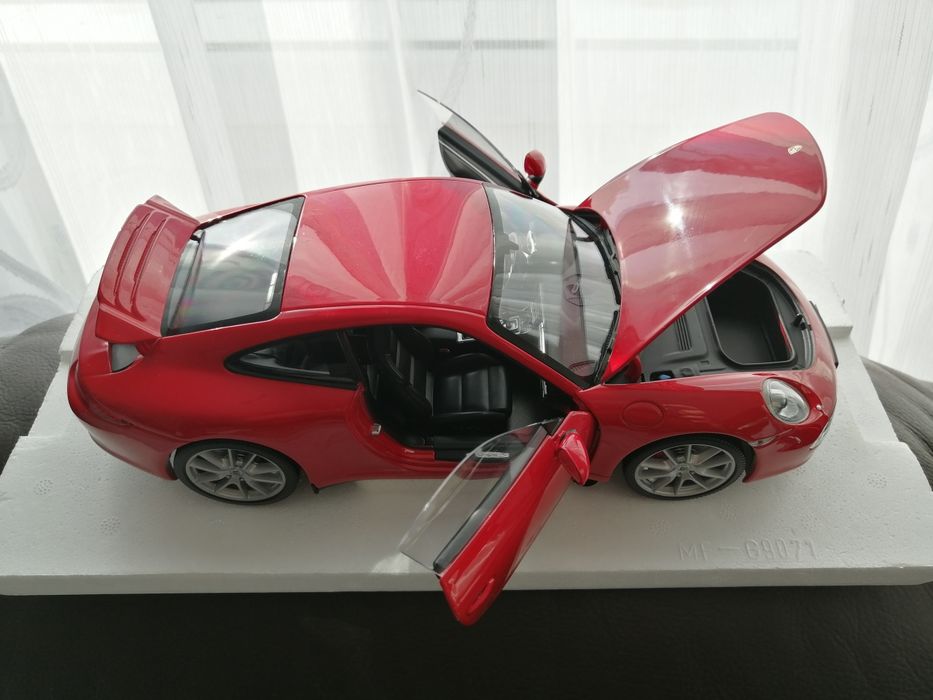 Porsche 911, 991 minichamps 1:18
