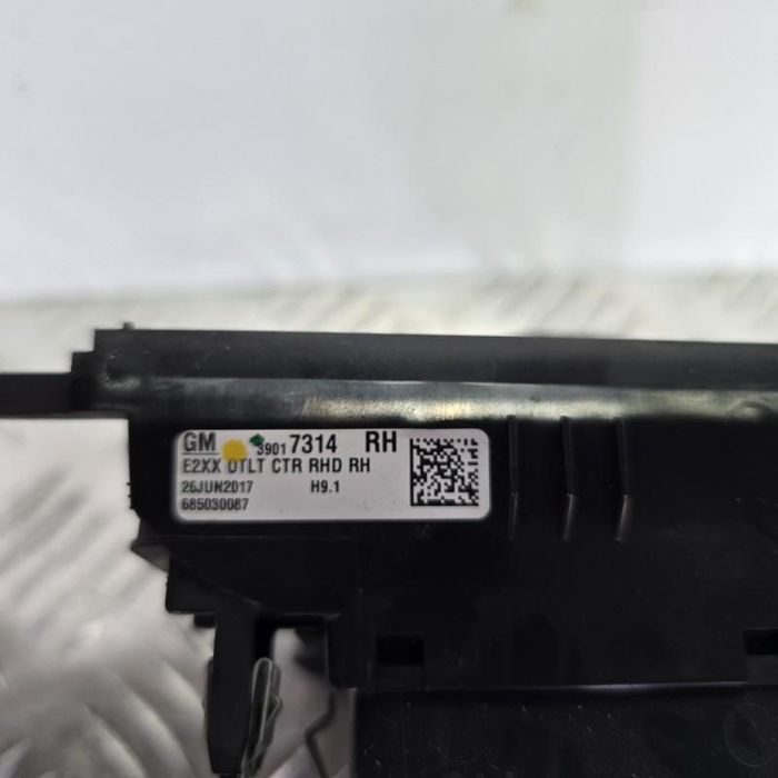 Grila ventilatie centrala Opel Insignia B