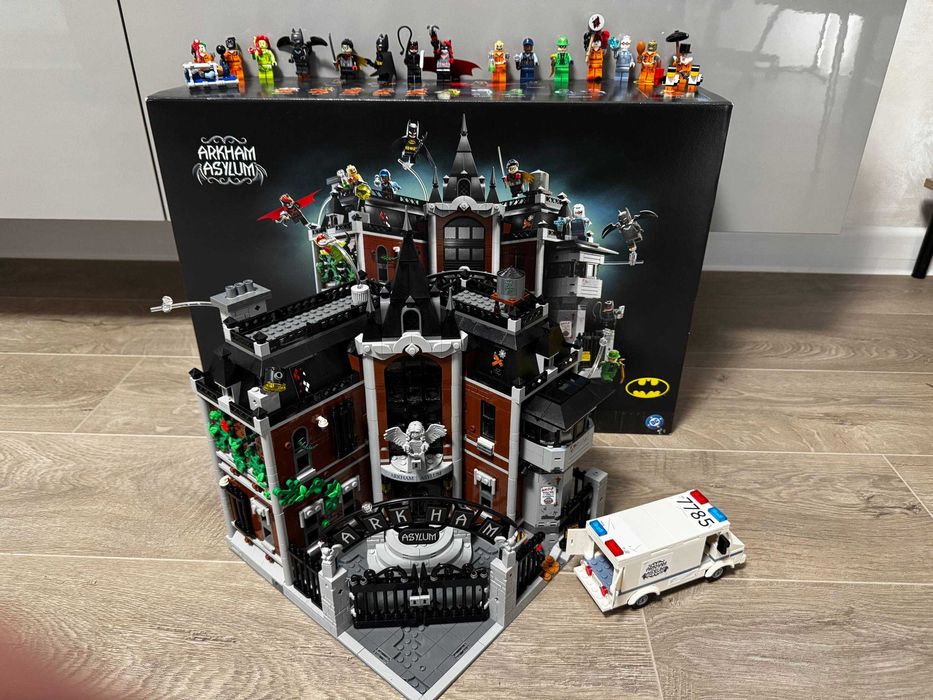 Original LEGO DC Super Heroes 76300 - Arkham Asylum
