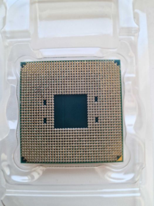 Ryzen 9 5950X + 32GB RAM Corsair Vengence Pro + ROG STRIX B450 FGaming