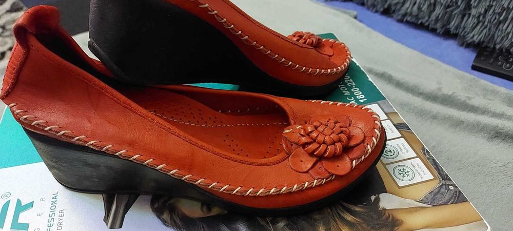 Vând pantofi piele f.usori.