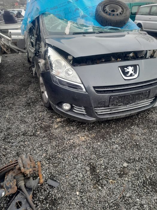 Продавам пежо 5008 на части