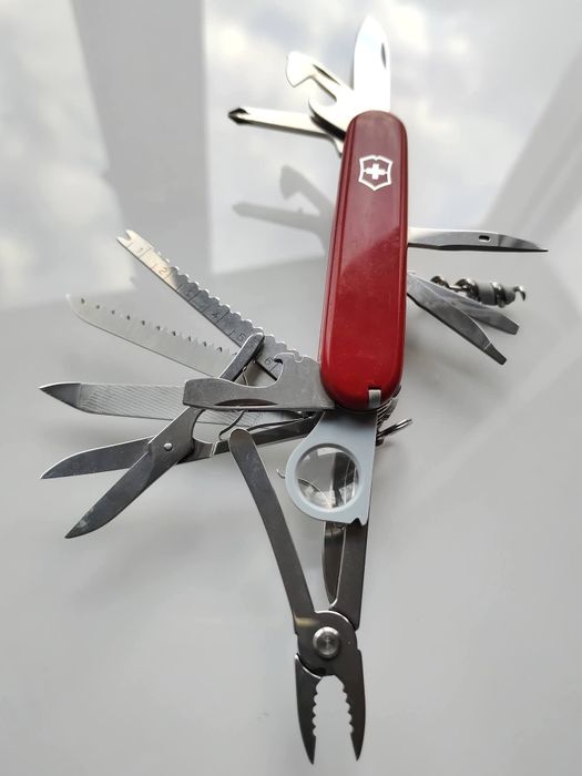 Briceag Victorinox Swiss Champ neutilizat de colectie pret redus la 300 de lei