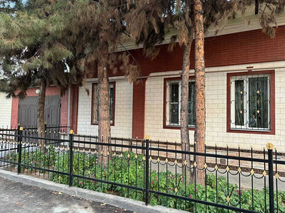 ДОМБРАБАД  ховли жой  4 сотих 5 котта хона фасад 20 метр